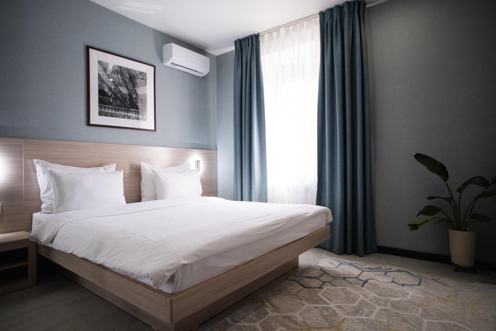 Resident Hotel Gogol Almaty Ngoại thất bức ảnh