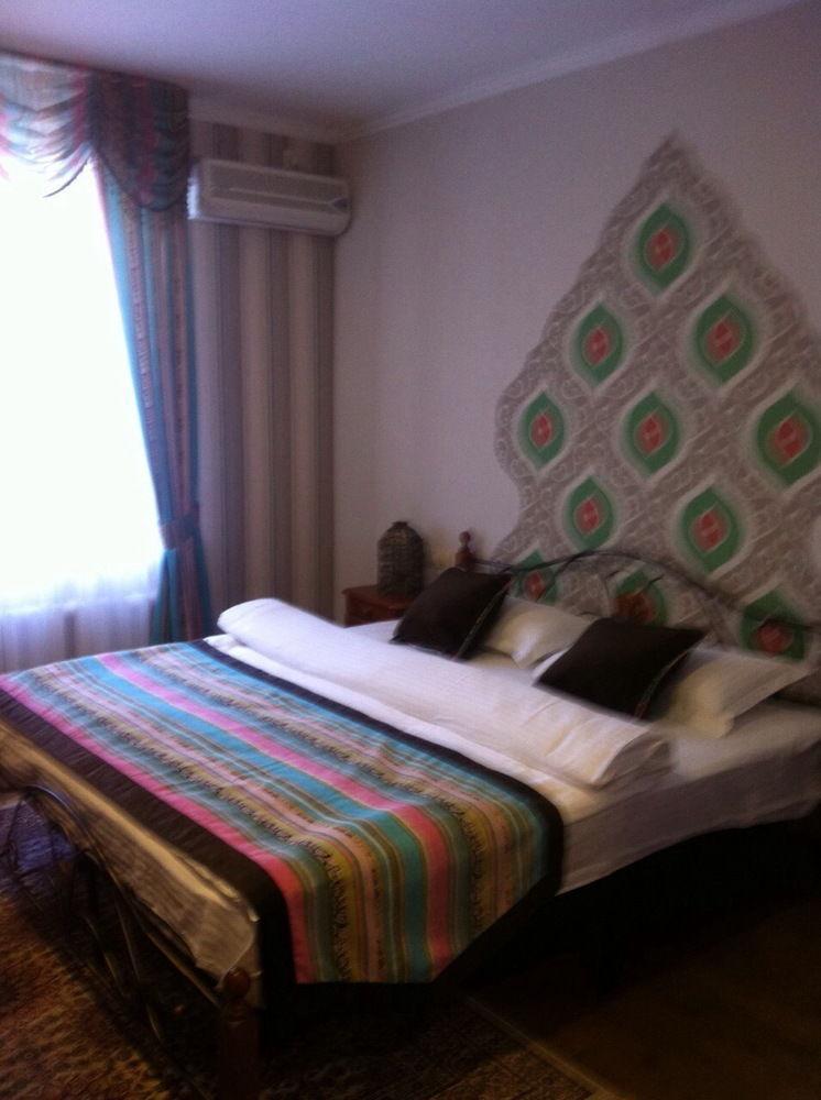 Resident Hotel Gogol Almaty Ngoại thất bức ảnh